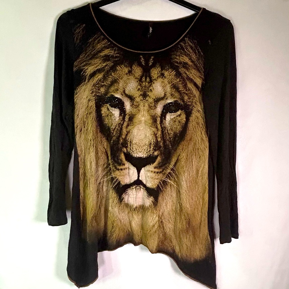 Women’s Black Tunic Top with Lion Head Graphic, Asymmetrical Hem. Size L